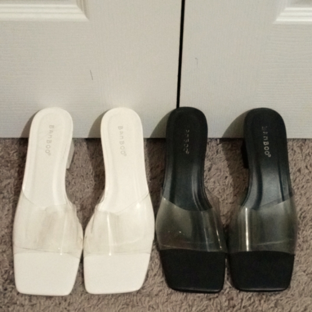 Bamboo shoes 2 pairs plus amazing colors that look great together and separate.